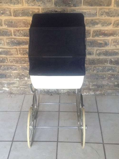 VINTAGE TOY PRAM FOR DOLLS
