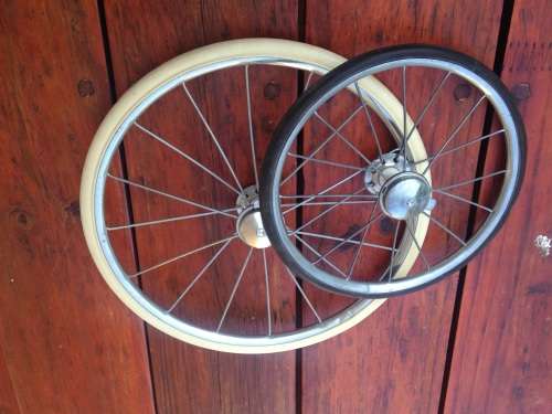 VINTAGE TOY PRAM FOR DOLLS