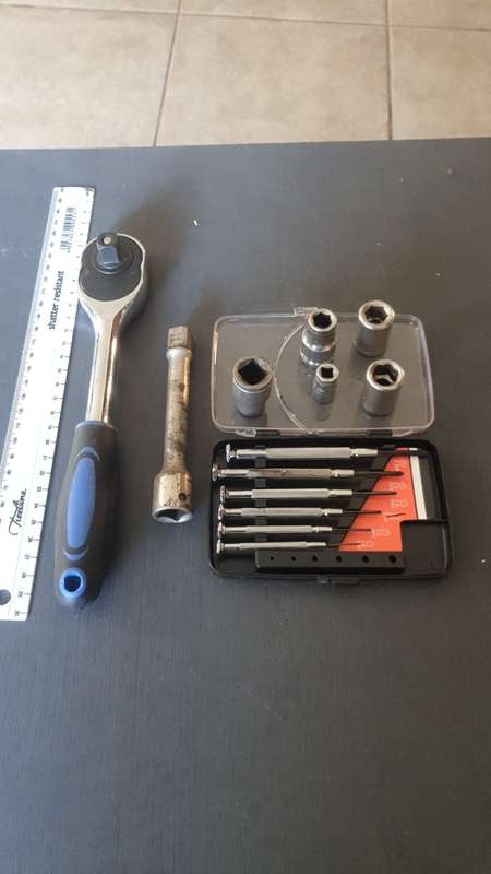 Ratchet wrench plus extension and 5 x sockets size2×12,10,3/8,13 and set of screwdrivers