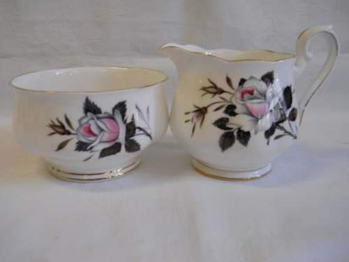 Royal Albert  -  Queen's  Messenger  -  Milk  &  Sugar