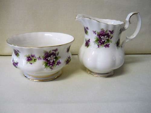Royal Albert  ''SWEET VIOLETS''   Milk  &  Sugar.
