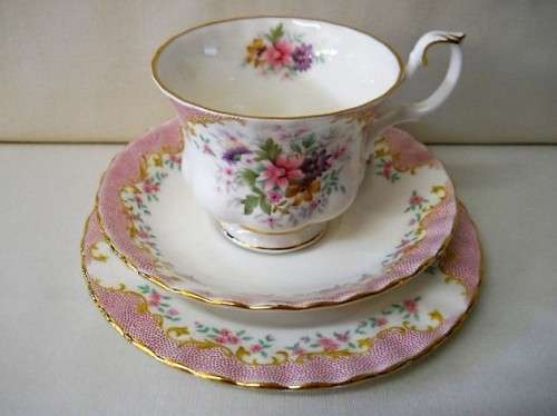 Royal  Albert   ''SERENITY''  Trio.