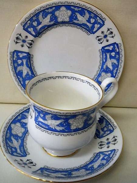 Royal  Albert   ''TUDOR  ROSE''  Trio.