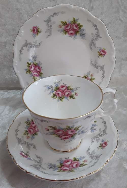 Royal Albert ''Tranquillity''  Trio