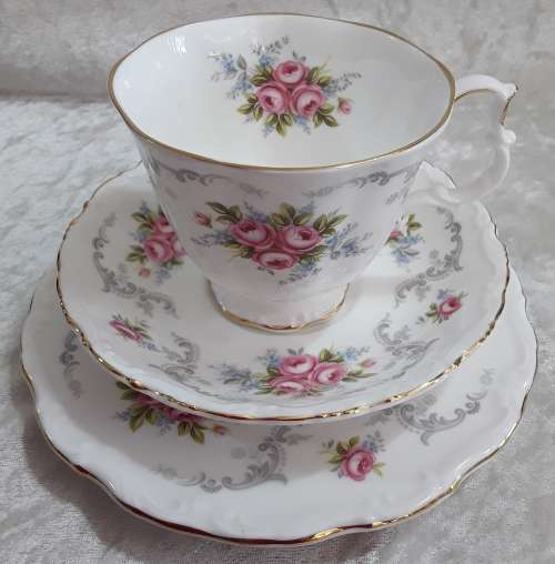Royal Albert ''Tranquillity''  Trio