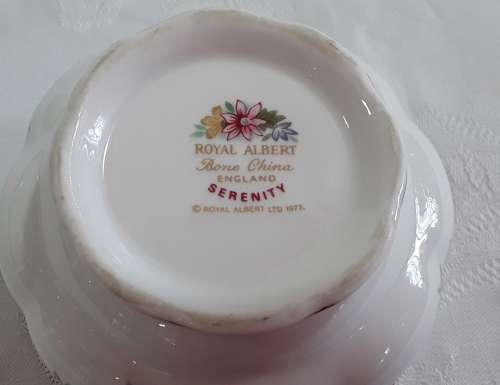 Royal Albert  ''Serenity''  Trio
