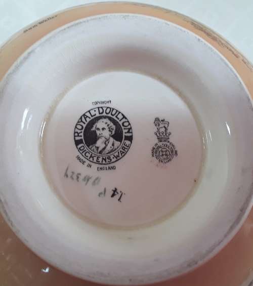 Royal  Doulton  -  Dickens  Footed   Bowl