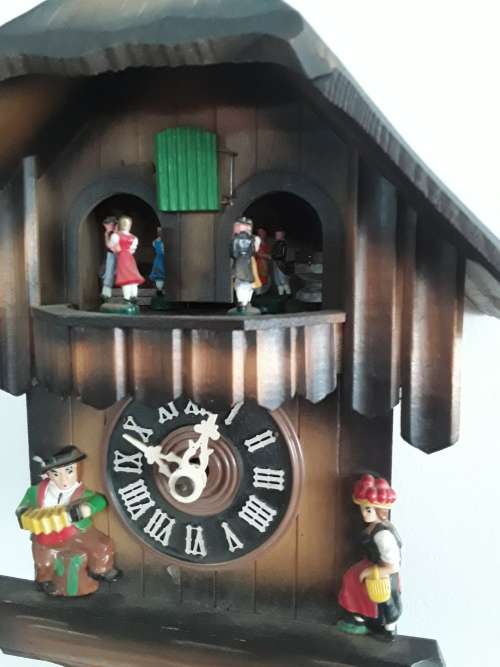 Musical   Cuckoo  Wall  Clock