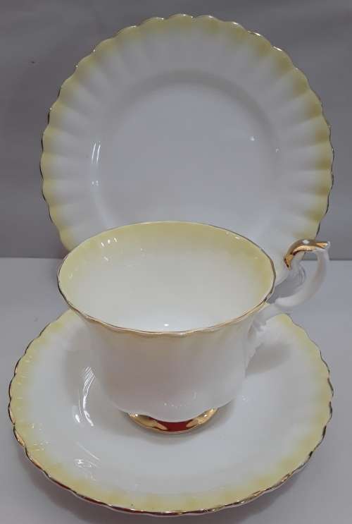 Royal Albert ''RAINBOW''  Trio