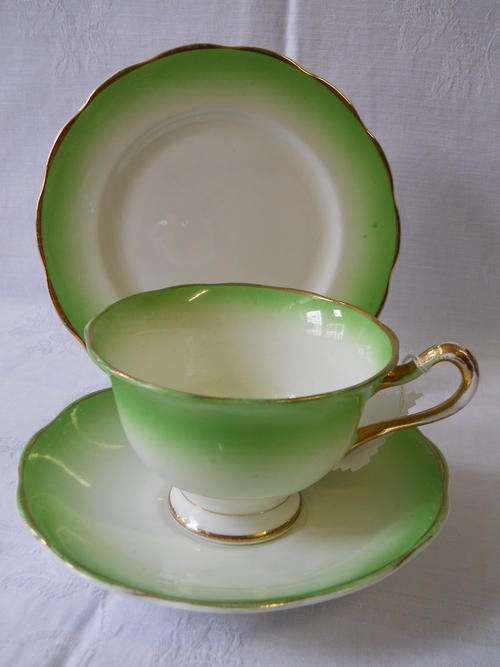 Royal Albert  Trio