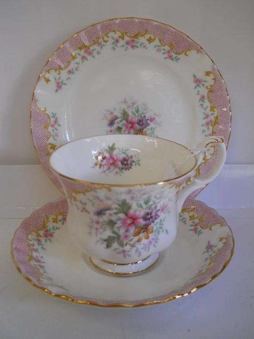 Royal Albert ''Serenity'' Trio