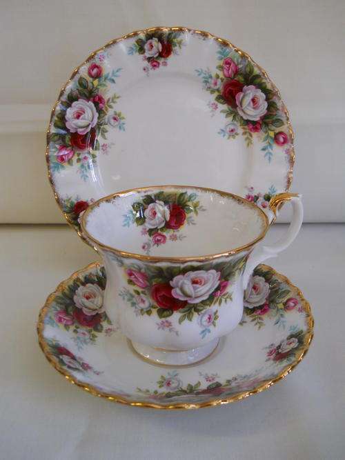 Royal Albert     '' Celebration ''   Trio
