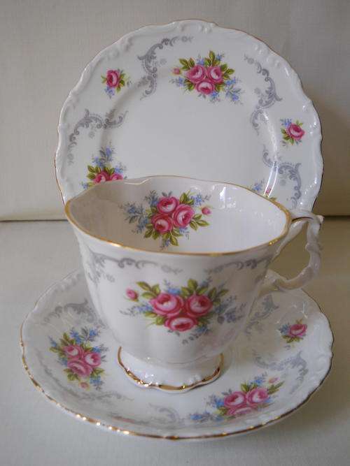 Royal Albert ''Tranquility''  Trio.