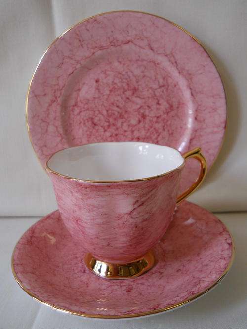 Royal Albert     '' Gossamer ''  Trio.