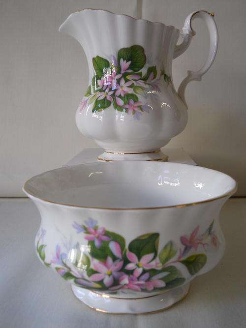 Royal Albert    ''May Flower''  Milk &  Sugar