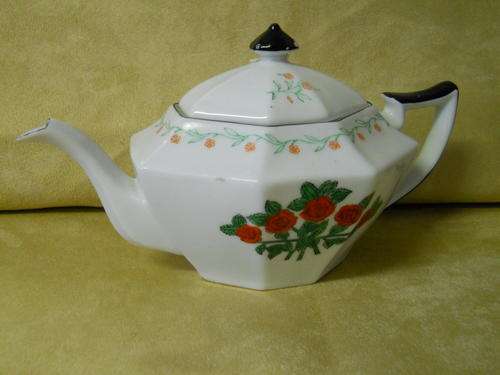 Five Roses  Tea Pot