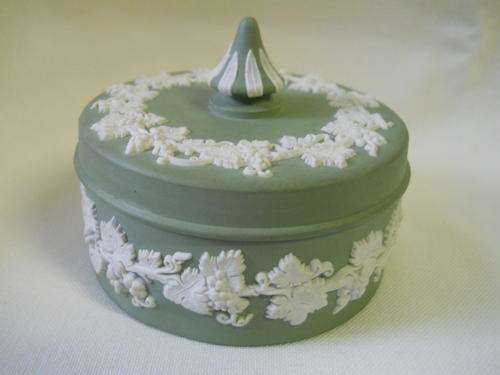 Wedgewood  'Green'  Jasper   Box  and  Cover