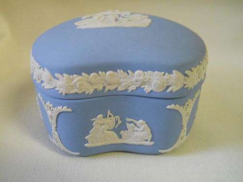Wedgewood  'Blue'   -  Jasper  Bean Shaped  Box and Lid