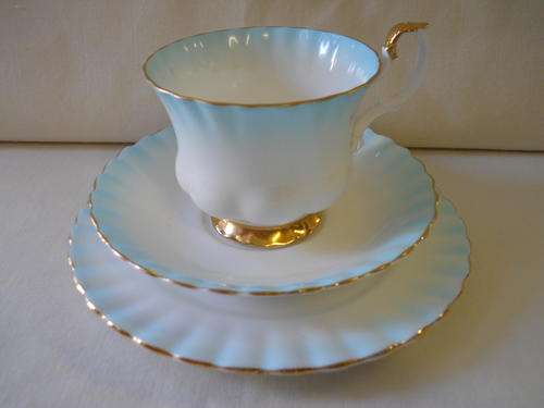 Royal Albert   ''Rainbow''    Trio