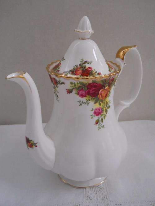 Royal Albert   ''Old Country Roses''  Coffee Pot