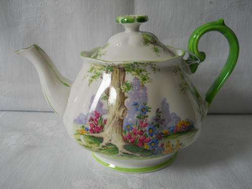 Royal Albert     ''Greenwood  Tree ''  Small  Teapot