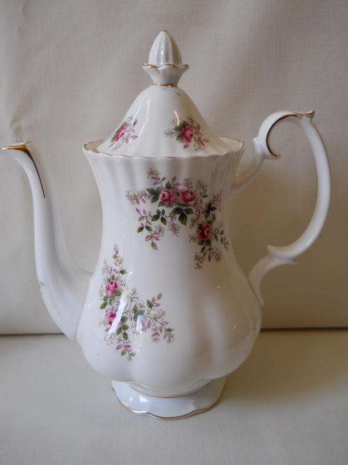 Royal  Albert  -  Lavender  Rose  -  Coffee  Pot