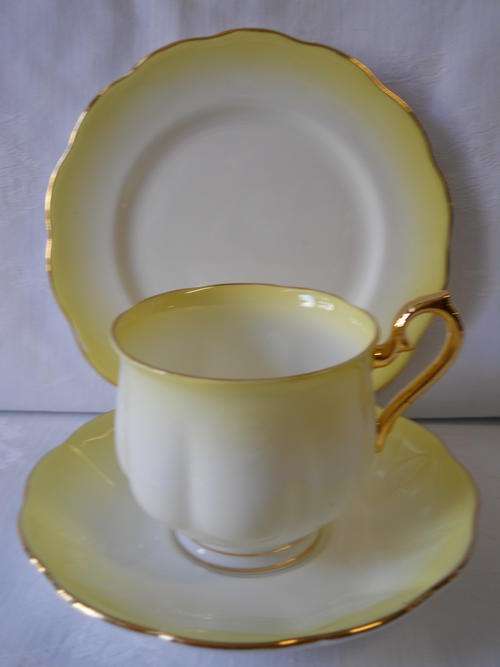 Royal  Albert  -  Rainbow  -  Trio