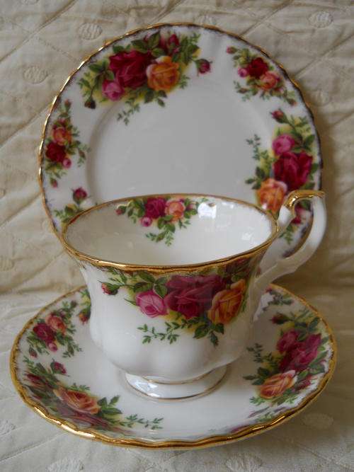 Royal Albert  -  Old  Country Roses  -  Trio