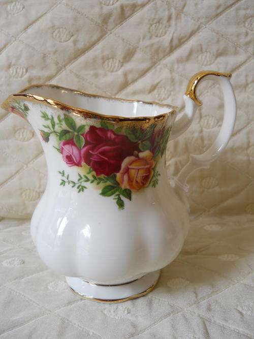 Royal  Albert  -  Old  Country  Roses  -  Milk  Jug