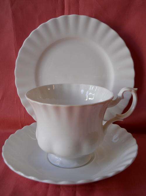 Royal  Albert  ''Reverie''  Trio