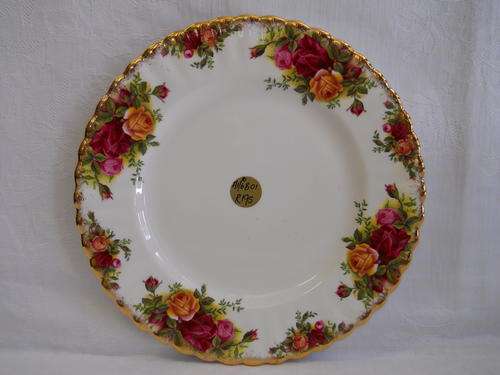Royal  Albert  '' Old Country Roses''  Lg Side Plate