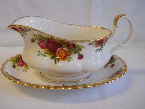 Royal  Albert  -  Old Country Roses  -  Gravy  &  Tray