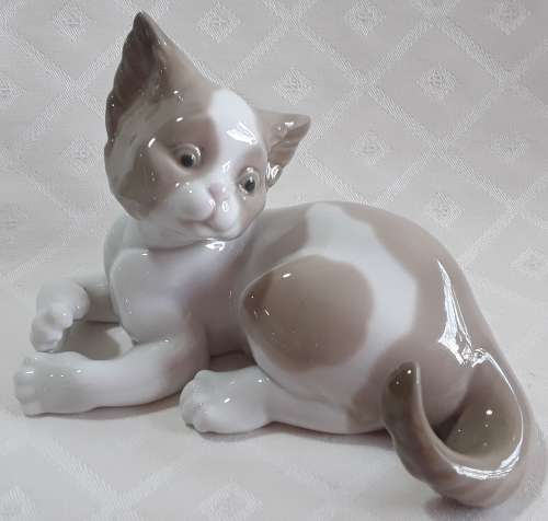 Lladro    Cat