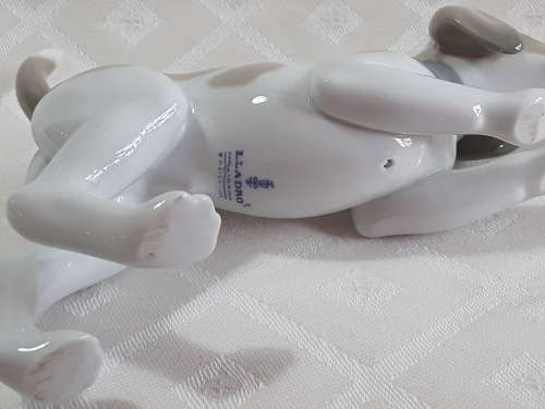 Lladro    Dog  Figure