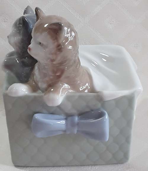 NAO  by  Lladro  Kittens in Box  Figure
