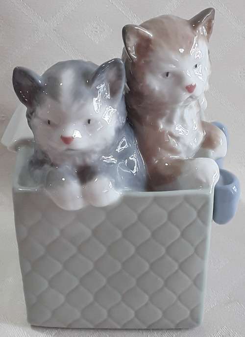 NAO  by  Lladro  Kittens in Box  Figure