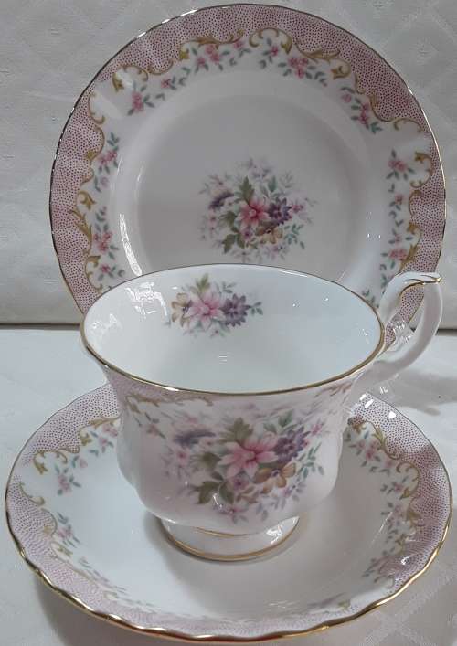 Royal  Albert  -  Serenity  Trio
