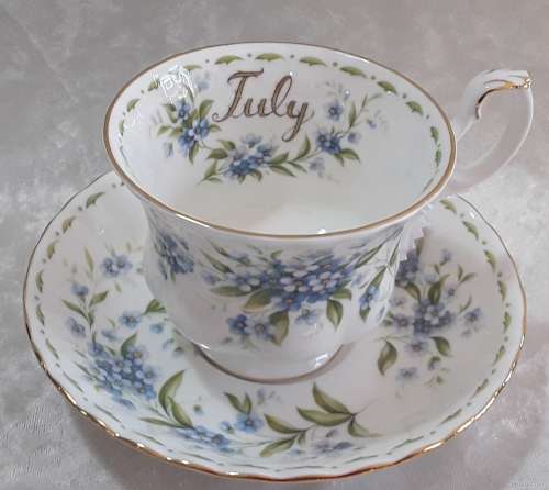 Royal Albert  -  Flower of the month  -  July Duo