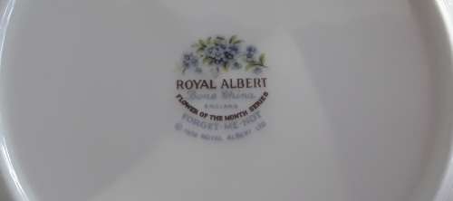 Royal Albert  -  Flower of the month  -  July Duo