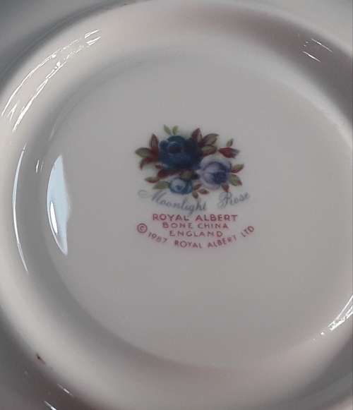 Royal Albert  ''Moonlight Rose''    Trio.