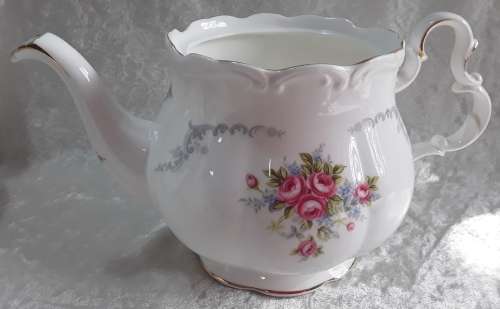 Royal Albert  ''Tranquillity  Rose''  Tea Pot