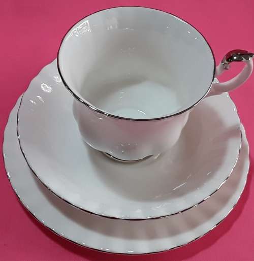 Royal Albert  -  Chantilly  -  Trio.