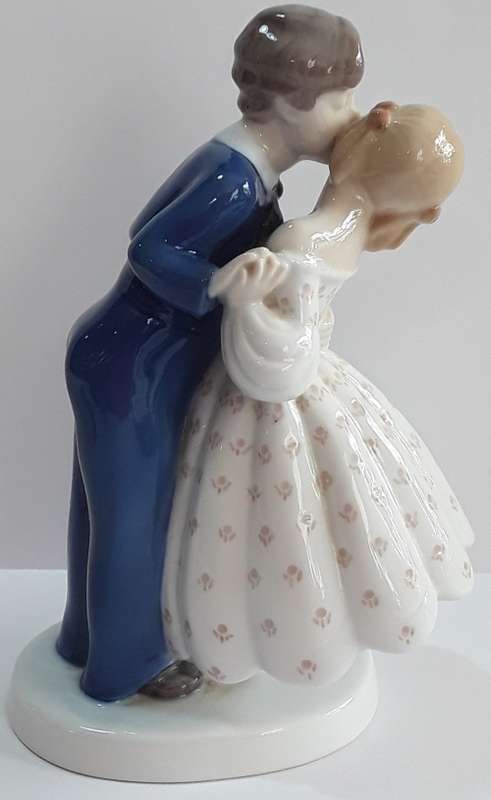 Bing  and  Grondahl  -  Denmark  -  Kissing Figure on Base