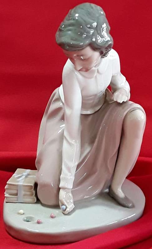 NAO  -   School Girl Playing Marbles