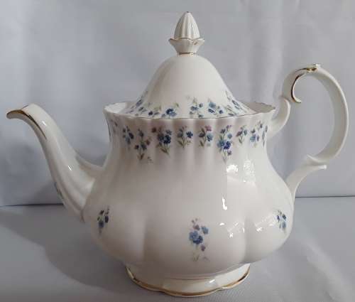 Royal  Albert  -  MEMORY  LANE  -  TEA  POT