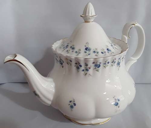 Royal  Albert  -  MEMORY  LANE  -  TEA  POT