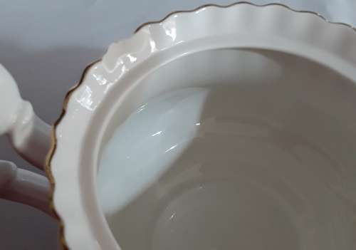 Royal  Albert  -  MEMORY  LANE  -  TEA  POT
