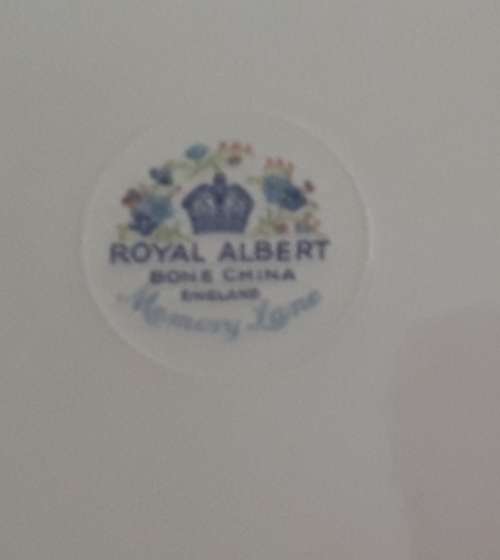 Royal  Albert  -  MEMORY  LANE  -  TEA  POT