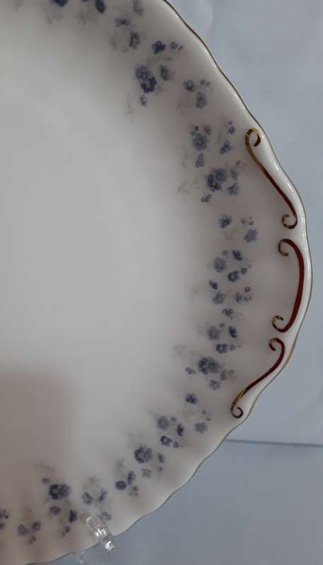 Royal  Albert   -  MEMORY LANE  -  CAKE  PLATE