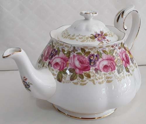 Royal Albert    ``SERENA``   Tea  Pot